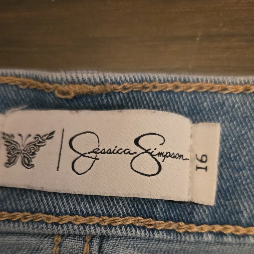Jessica Simpson Blue Jean Ginger High Rise  Shorts with Lace Accents - Picture 2 of 5